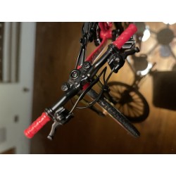 Bicicleta mtb escala 1:10 roja, coleccionable