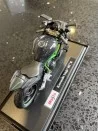Moto Kawasaki Ninja H2R escala 1:18 colección
