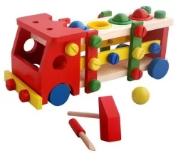 Camion didactico armable con golpeador de figuras.