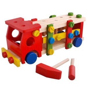 Camion didactico armable con golpeador de figuras.